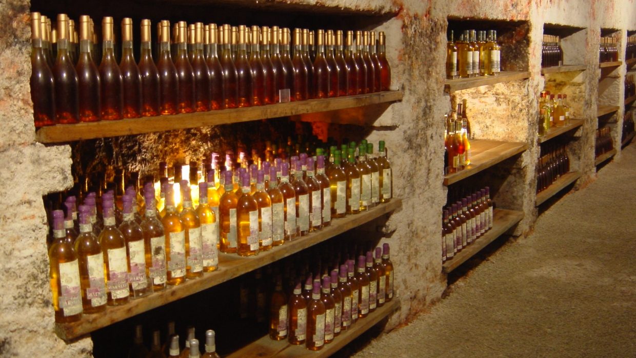How do you drink Tokaji Essencia?